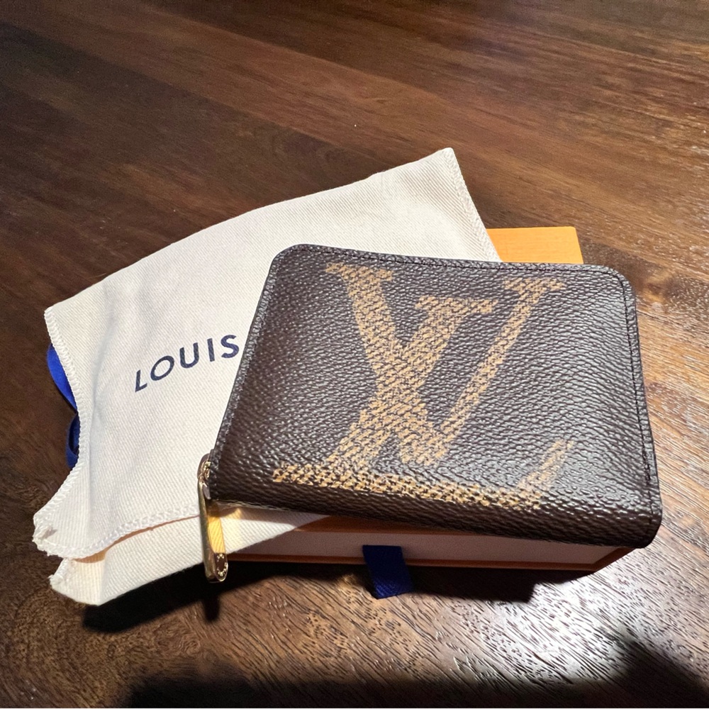 Pre-loved LOUIS VUITTON ZIPPY COIN PURSE